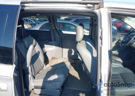 2006 Chrysler Town & Country Touring из США, поврежденный, VIN 2A8GP54L46R775677